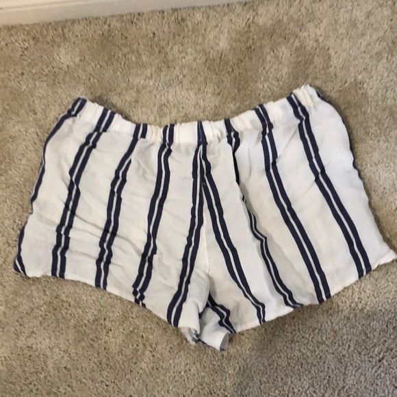 Beandy Melville Shorts - Picture 3 of 3